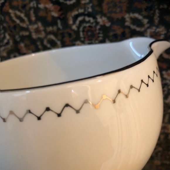 SALE 2 for $26 / 3 for $33 Vera Wang - Vera Notions Creamer, Bone China Wedgwood - Picture 5 of 6